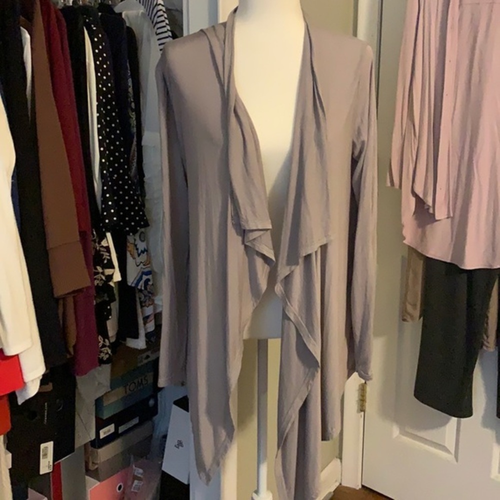 Gray long sleeve duster